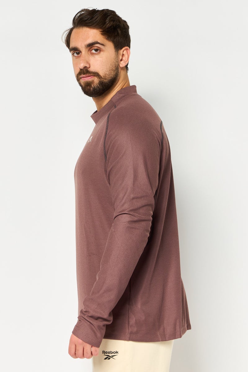 Nike تي شيرت جري طويل الأكمام للرجال بتقنية دري-فيت، بني شوكولاتة - Image 2